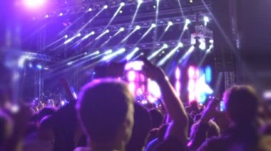 Büyük kitleye müzik ve ışık gösterisi Gadget'ları performansına filme tarafından etkilendim