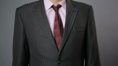 Garson veya istinaden, işadamı bir gezi için para devrilme şık elbiseli adam