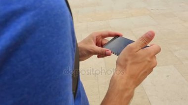 Smartphone, görüntülerde swiping erkek sosyal ağlarda sonrası için en iyi tercih
