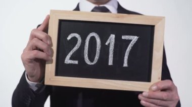 Yıl 2017, 2018, 2019 sıralamasına blackboard iş adamı elinde, yıllık rapor