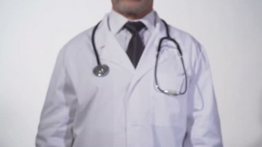 Blackboard doktor elinde, hastalık salgını önleme üzerinde yazılı aşı