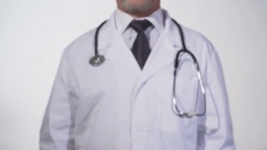 Doktor elinde tahta üzerinde hiçbir metin demek, sağlıksız yaşam tarzı alışkanlıkları ver.