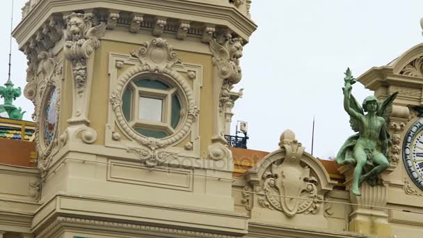 Üzerinde bina, Monte Carlo Casino güzel mimari dekoratif Heykel Sergisi — Stok video