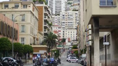 Monaco, meşgul insanlar yürürken, insanlar, taşıma ileterek, Avrupa şehir hayatı sokakta