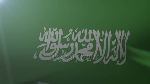 Σημαία της Σαουδικής Αραβίας κυματίζει στο κοντάρι σημαίας στον άνεμο, εθνικό σύμβολο της ελευθερίας — Αρχείο Βίντεο