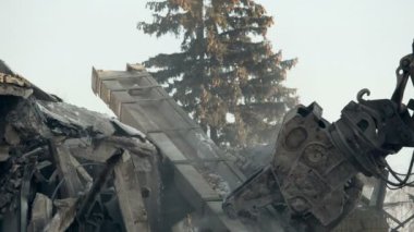 Ekskavatör kesme beton kalıntıları parçalar halinde Bina güçlü mekanizma