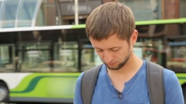 Şehir haritası üzerinde akıllı telefon app, kontrol adam otel ya da Restoran için arama