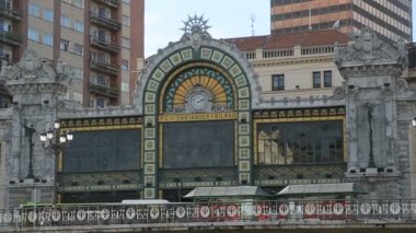 Bilbao, yolcu ulaşım altyapısı süslü Santander tren istasyonunda