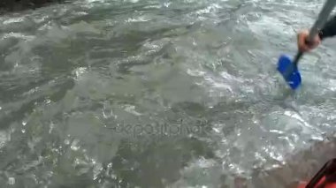 Zor koşullarda hayatta kalmak için öğretim etkin ve tehlikeli rafting sporu