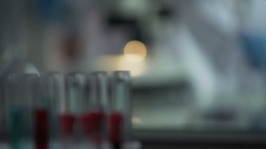 Modern tıbbi laboratuar iletken araştırma kan, uzmanlar, iş