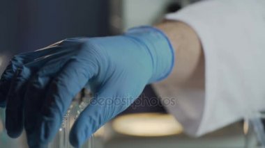 Kan örnekleri kullanarak çeşitli hastalıkların araştırma bilimsel laboratuar