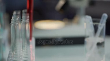 Tıbbi bilim adamı araştırma hematolojik hastalıklar için kan örneği
