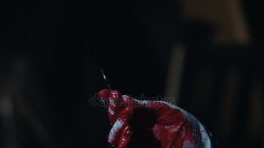 Kanlı neşteri elinde zalim manyak zevk kişi cinayet işledi.