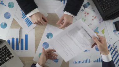 Adam imzalama istihdam sözleşmesi, İK Yöneticisi işe yeni çalışan, üstten görünüm