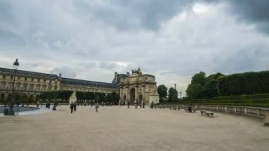 Yaklaşıyor ve zafer takı, Place du atlıkarınca, gelecek turistler Paris