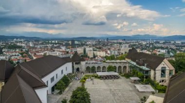 Ljubljana castle courtyard üst görüntülemek, Simgesel Yapı, hızlandırılmış ile ilgilenen çok sayıda turist