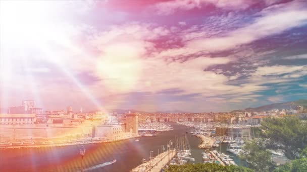 Vista aérea da entrada do porto de Marselha Vieux fortificada ao lado, timelapse — Vídeo de Stock