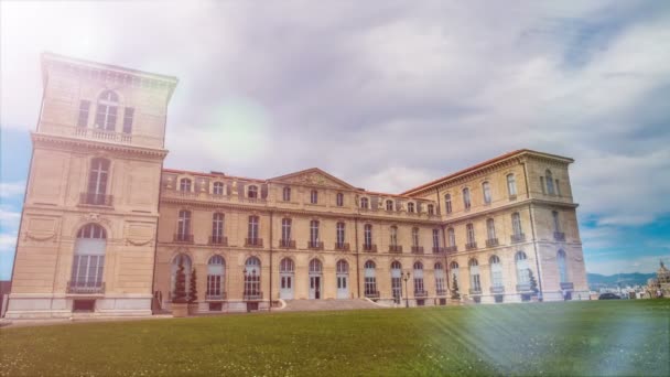 Building of medical faculty at Aix-Marseille University, green lawn, time lapse — Stock Video