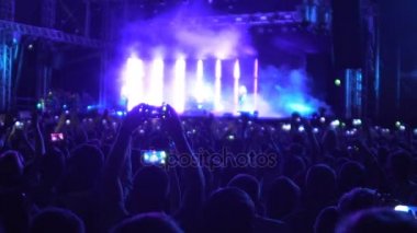 En sevdiğim grup performans anılarını kaydetme cep telefonlarında filme fanlar sadık