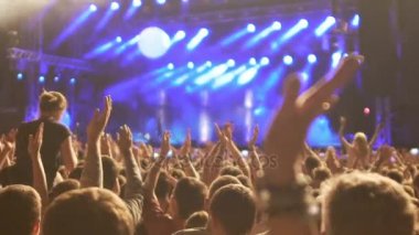 Hayranları en sevdikleri grup'ın yeni şarkı galası bekliyor büyülenmiş grup