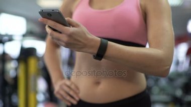 Ona telefon mobile uygulaması ile kızı izleme kilo kaybı ve kas kazanç