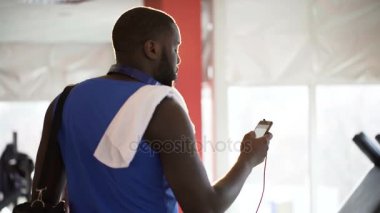 Afro-Amerikan erkek mobil app en sevdiğim şarkı egzersiz daha önce zevk uygun