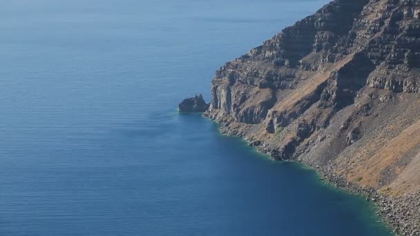 無限の深い青色エーゲ海キクラデス諸島、ギリシャでの幻想的な海の絵 — ストック動画