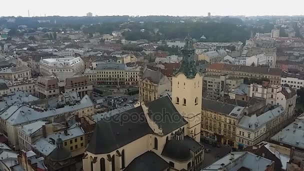 Veduta aerea dell'arcicattedrale Basilica dell'Assunzione della Beata Vergine Maria, Leopoli — Video Stock