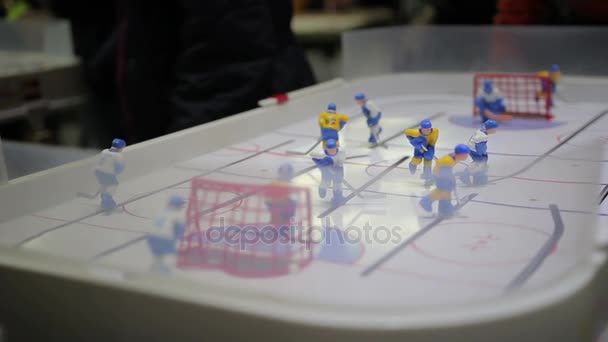 Man masterfully controlling hockey figures and scoring puck in against 's net — Stok Video