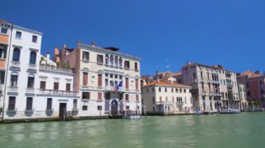 Mavi yolculuk Venedik, görünümü güzel eski binaların büyük kanal aracılığıyla