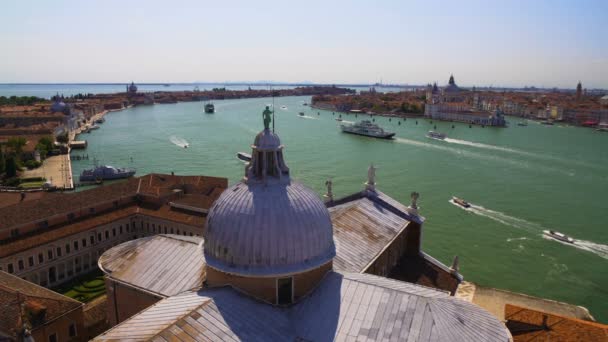 Uitzicht op Venetië van Sint-Joris kerk dak, toerisme en vervoer — Stockvideo