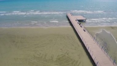 Sandy beach çarpıcı manzaralarına hayran kalacaksınız için gelen Gezgin ayak izleri ile kaplı