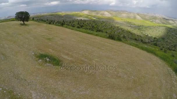 Letecký pohled na Kypru krajiny, quadrocopter zachycovat krásy přírody — Stock video