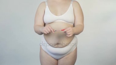Obezite sonuçları, insülin şırınga, diyabet tutan tombul kadın