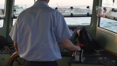 Şef denizci direksiyon, ayakta açık deniz, yolculuk için kursa