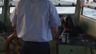 Ustaca onun gemi tam buhar öncesinde önde gelen başarılı deneyimli denizci