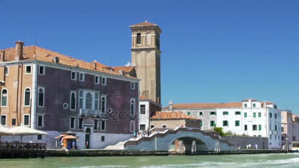 威尼斯圣透过窗户教堂的钟楼，意大利地标的迷人美景 — 图库视频影像