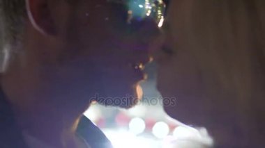 Baştan çıkarıcı erkek Müzik Festivali, tutku ve pick-up güzel kızla dans