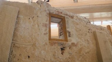 Antik taş duvar, taş yığını penceresinde Akrotiri sorununun kalır