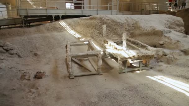 Frames of ancient table-like constructions standing on excavation site, Akrotiri — Stock Video