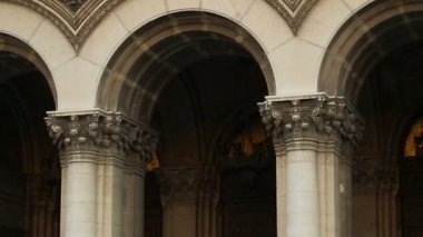 Kemerler ile kutsal kişilerin resmi, gömülü metin, modelleme, katedral kilise ile mermer yönetim kurulu