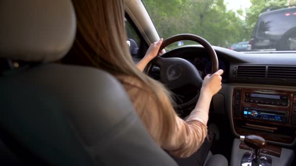 Traffic jam. Self-confident business lady sitting in luxury vehicle. Rush hour — Stock Video