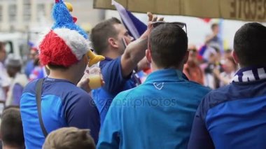 Marseille, Fransa - 15 Haziran 2016: Uefa Euro 2016. Futbol taraftarları daha önce Fransa vs Arnavutluk oyunu. Çığlık ve takım açık havada, futbol destekleyen duygusal futbol taraftarları maç