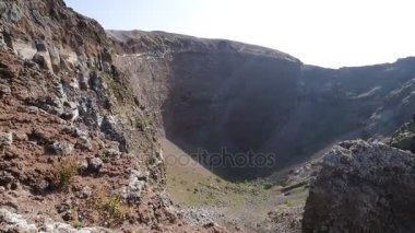 Vesuvius kayalık yamaçlar ve kazan gibi gösterilen yukarıdan, sıra krater