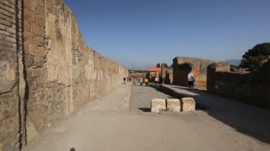 Duvarlar, kemerler sokaklarında Pompeii şehri İtalya, panorama sırayla mahvetti.