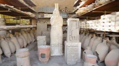 Müze Oda Pompeii ayakta oyuncular birkaç kurbanları ile gelen antik ürünler