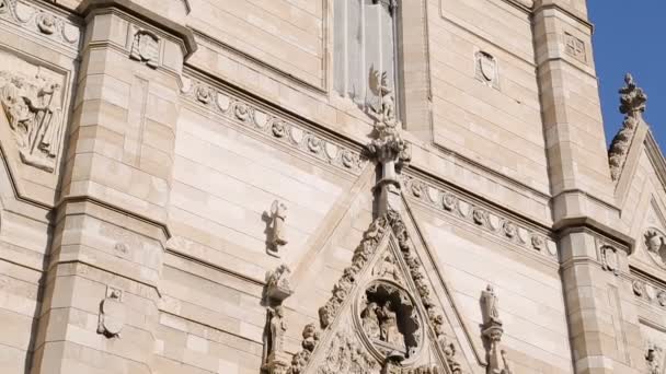 Panoramatický pohled fasáda katedrály Nanebevzetí Panny Marie, architektura — Stock video