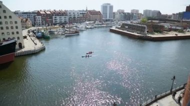 Gdansk, aktif bir yaşam ve spor, hobi Motlawa Nehri üzerinde kayak kişi