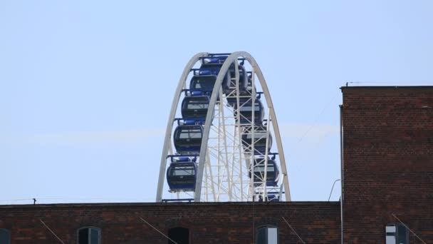 Geweldig uitzicht op reuzenrad Amber Sky in Gdansk, entertainment, vrije tijd — Stockvideo