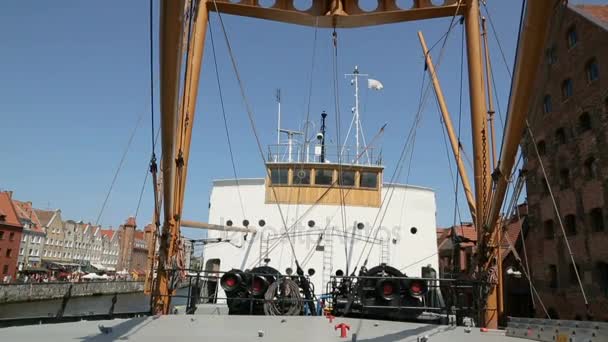 Construção de um enorme navio de cruzeiro, sequência, detalhes do transporte de água, sequência — Vídeo de Stock